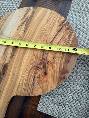NWOT Trader Joe’s lg round olive wood cheese charcuterie cutting serving board